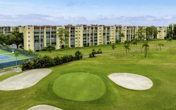 For Sale: $69,900 (1 beds, 1 baths, 986 Square Feet)