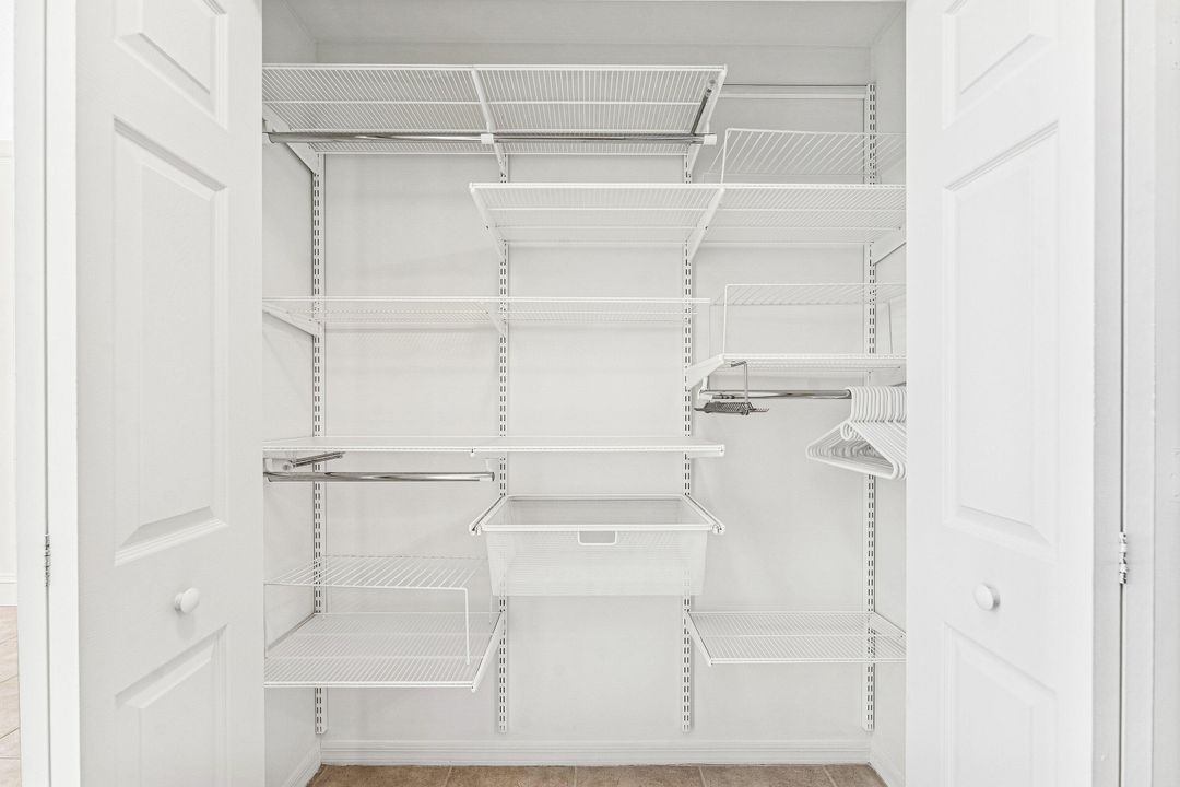 出租: $3,200 (2 贝兹, 2 浴室, 1082 平方英尺)