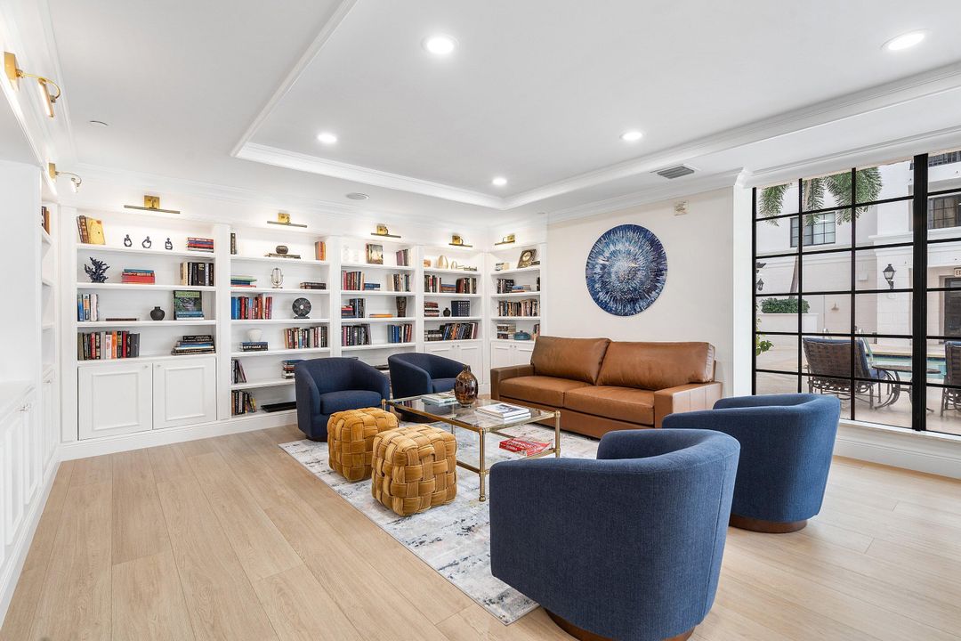 出租: $3,200 (2 贝兹, 2 浴室, 1082 平方英尺)