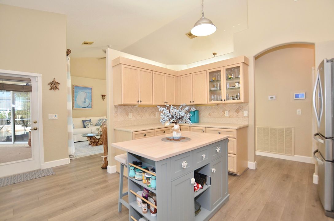 En Venta: $539,000 (3 camas, 2 baños, 2234 Pies cuadrados)