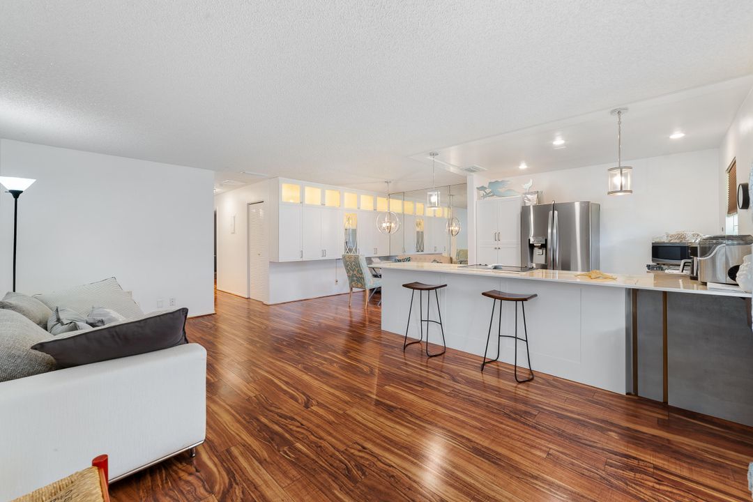 待售: $188,000 (2 贝兹, 2 浴室, 1012 平方英尺)