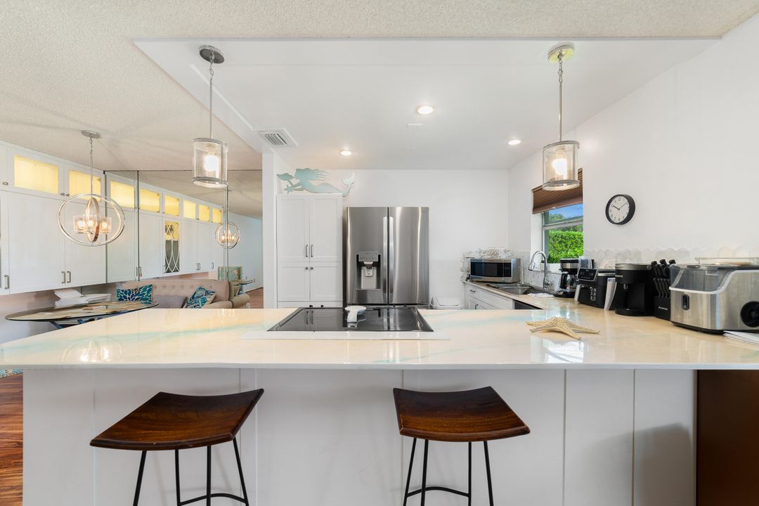 待售: $188,000 (2 贝兹, 2 浴室, 1012 平方英尺)