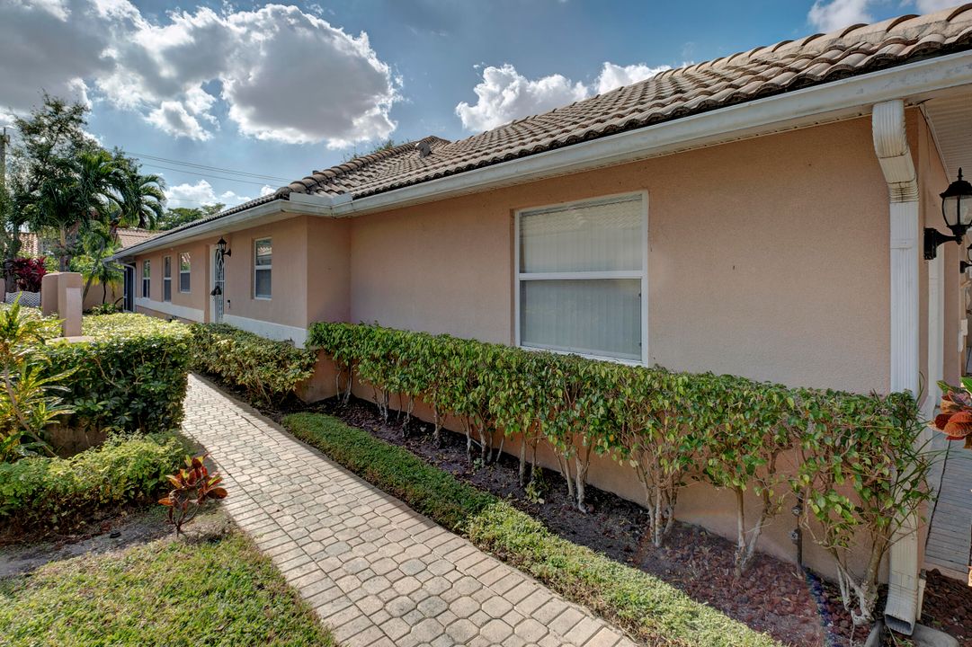 For Rent: $3,300 (2 beds, 2 baths, 1458 Square Feet)