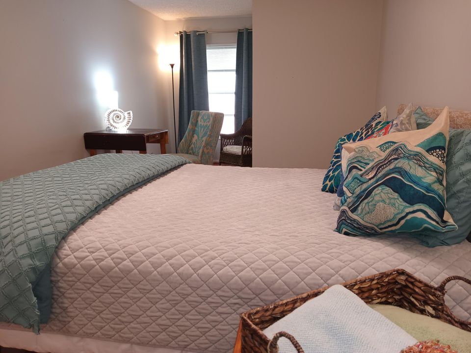 待售: $188,000 (2 贝兹, 2 浴室, 1012 平方英尺)