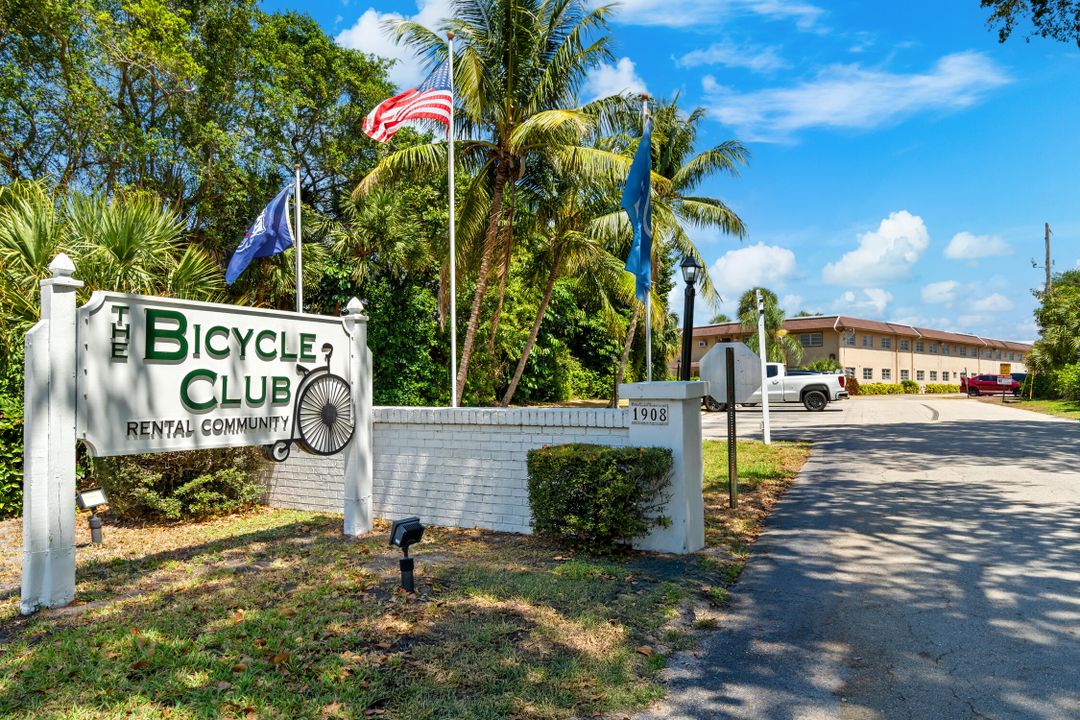 出租: $2,295 (2 贝兹, 1 浴室, 920 平方英尺)