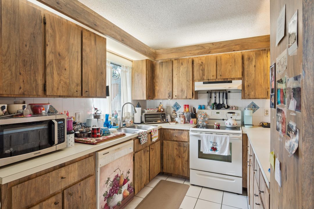 For Sale: $259,900 (2 beds, 2 baths, 1468 Square Feet)