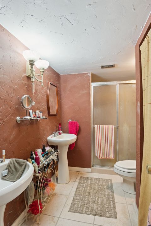 For Sale: $259,900 (2 beds, 2 baths, 1468 Square Feet)