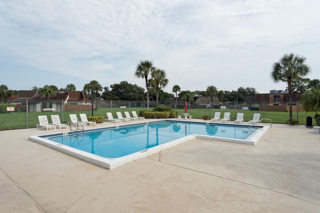 For Sale: $259,900 (2 beds, 2 baths, 1468 Square Feet)