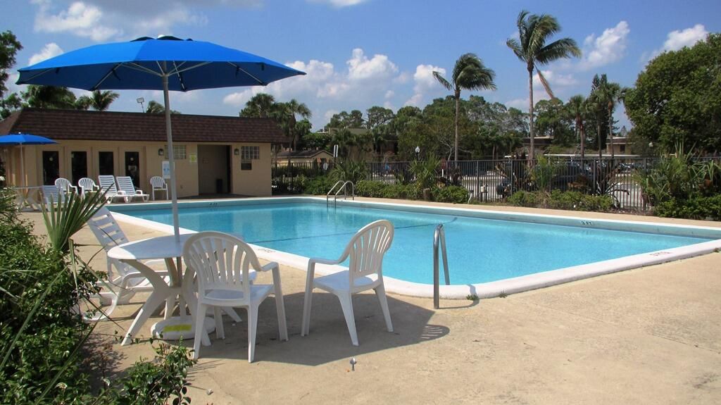 For Rent: $1,900 (2 beds, 1 baths, 728 Square Feet)