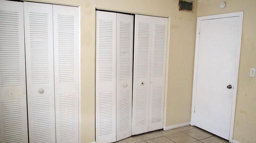 For Rent: $1,900 (2 beds, 1 baths, 728 Square Feet)