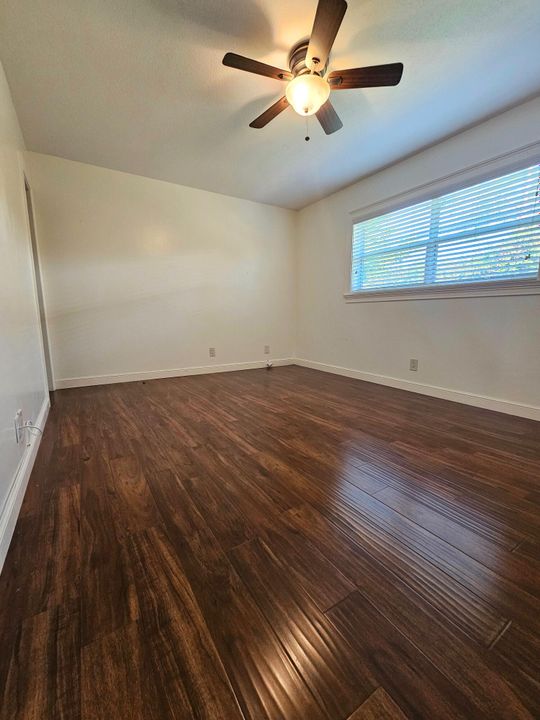 For Sale: $159,000 (2 beds, 2 baths, 895 Square Feet)