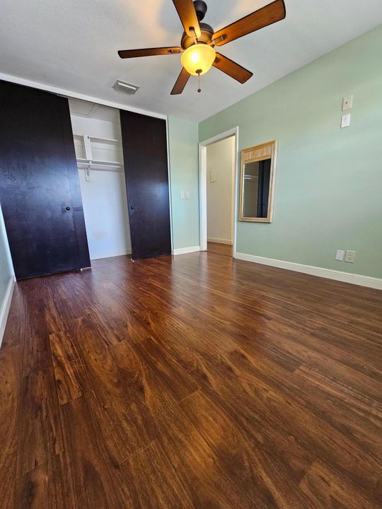 For Sale: $159,000 (2 beds, 2 baths, 895 Square Feet)