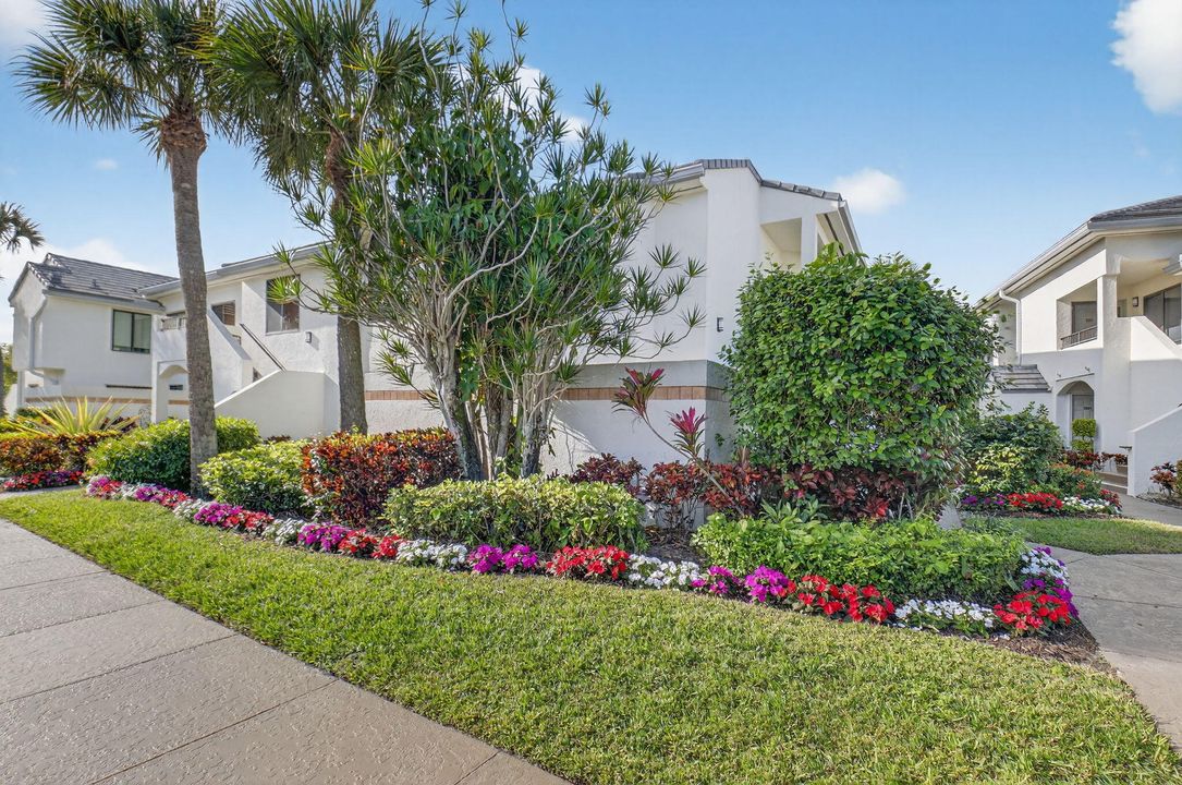 待售: $549,900 (2 贝兹, 2 浴室, 1698 平方英尺)