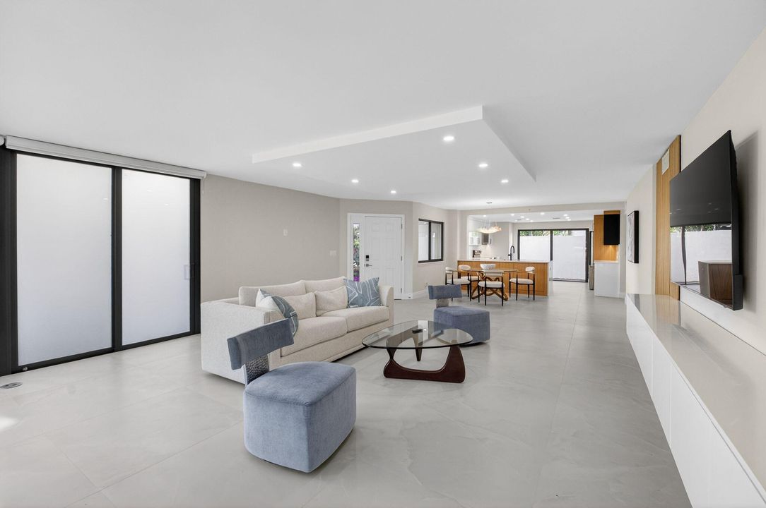 待售: $549,900 (2 贝兹, 2 浴室, 1698 平方英尺)