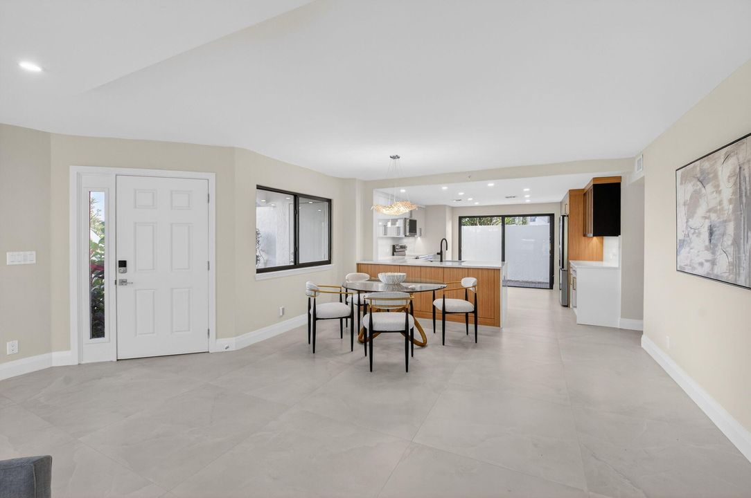 待售: $549,900 (2 贝兹, 2 浴室, 1698 平方英尺)