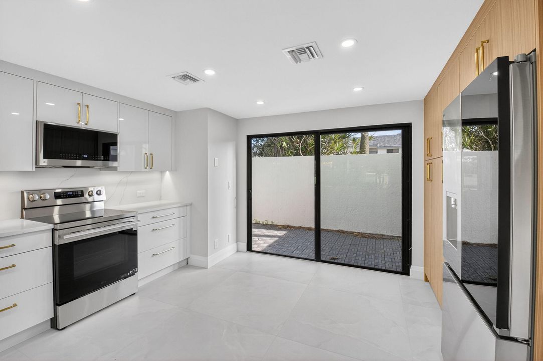 待售: $549,900 (2 贝兹, 2 浴室, 1698 平方英尺)