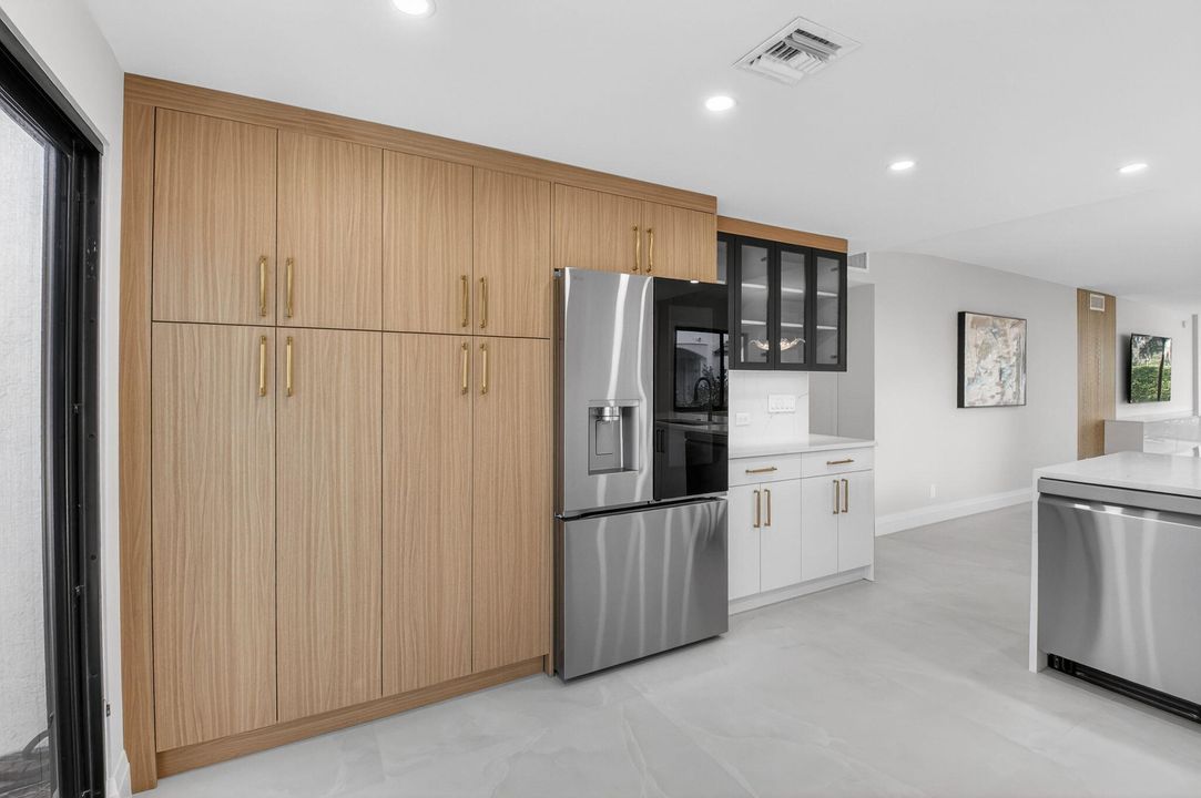 待售: $549,900 (2 贝兹, 2 浴室, 1698 平方英尺)