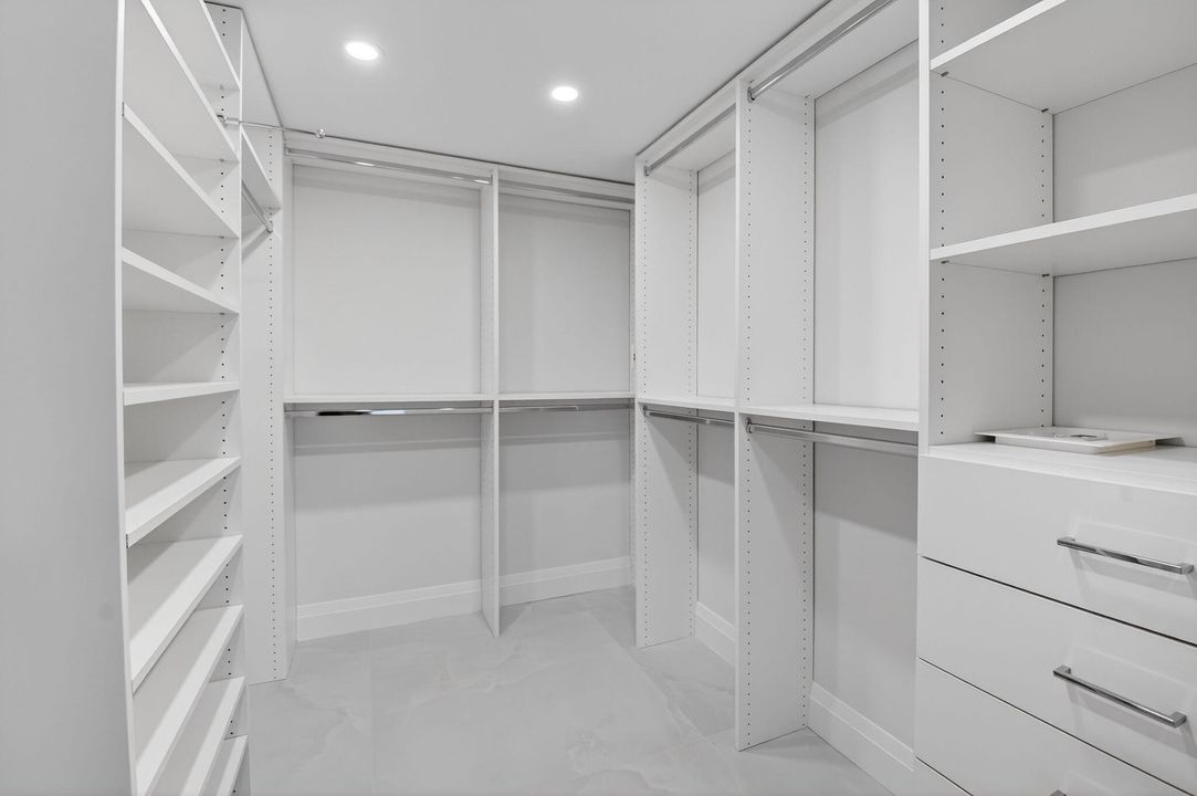 待售: $549,900 (2 贝兹, 2 浴室, 1698 平方英尺)