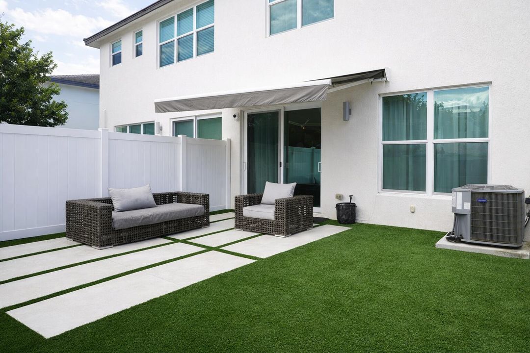 For Sale: $511,000 (2 beds, 2 baths, 1494 Square Feet)