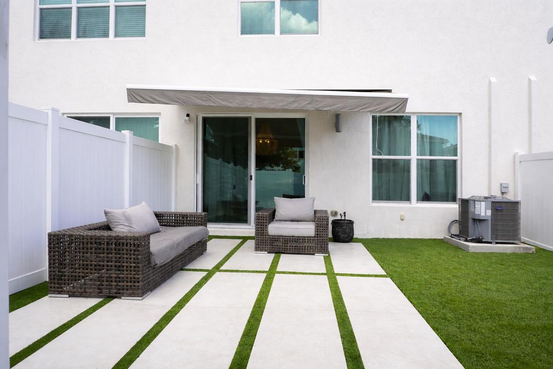 For Sale: $511,000 (2 beds, 2 baths, 1494 Square Feet)