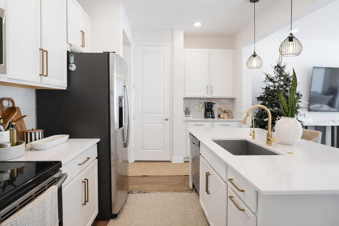 For Sale: $511,000 (2 beds, 2 baths, 1494 Square Feet)