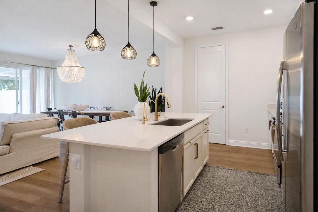 For Sale: $511,000 (2 beds, 2 baths, 1494 Square Feet)