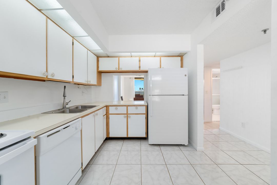 На продажу: $249,900 (2 спален, 2 ванн, 1029 Квадратных фут)