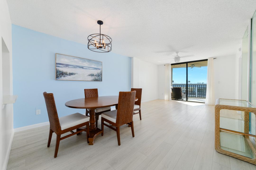 На продажу: $249,900 (2 спален, 2 ванн, 1029 Квадратных фут)