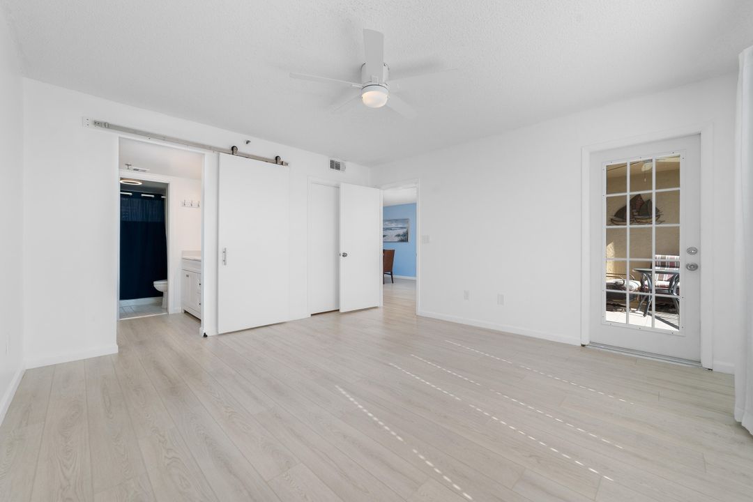 На продажу: $249,900 (2 спален, 2 ванн, 1029 Квадратных фут)