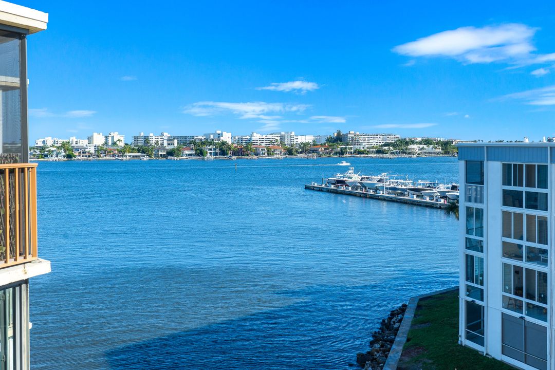 На продажу: $249,900 (2 спален, 2 ванн, 1029 Квадратных фут)