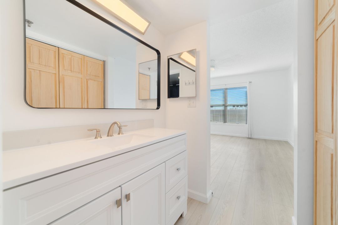 На продажу: $249,900 (2 спален, 2 ванн, 1029 Квадратных фут)