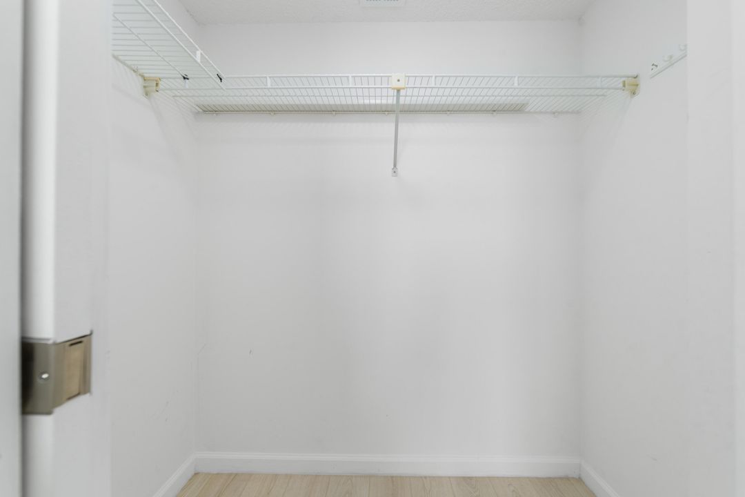 На продажу: $249,900 (2 спален, 2 ванн, 1029 Квадратных фут)