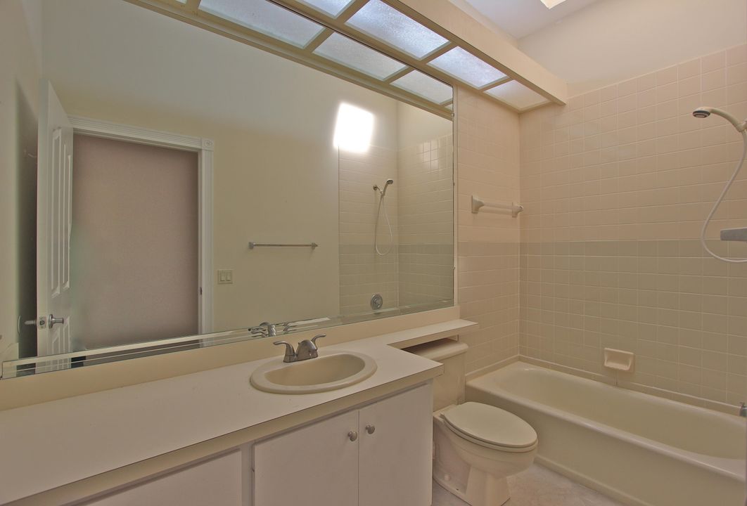 出租: $3,900 (3 贝兹, 2 浴室, 1975 平方英尺)