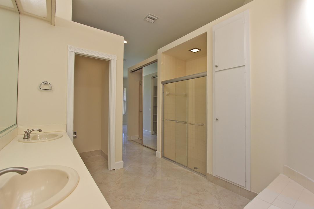 出租: $3,900 (3 贝兹, 2 浴室, 1975 平方英尺)