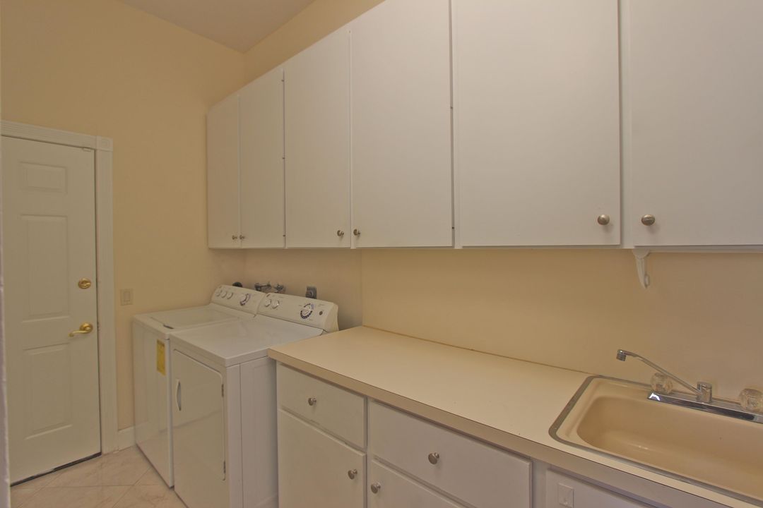 出租: $3,900 (3 贝兹, 2 浴室, 1975 平方英尺)