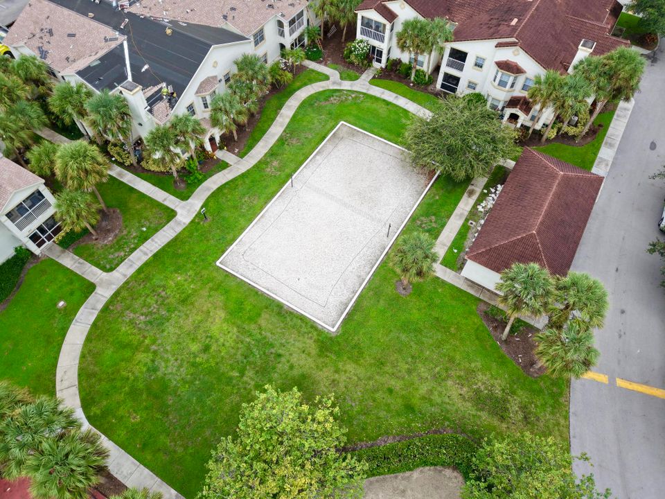 For Sale: $215,000 (1 beds, 1 baths, 775 Square Feet)