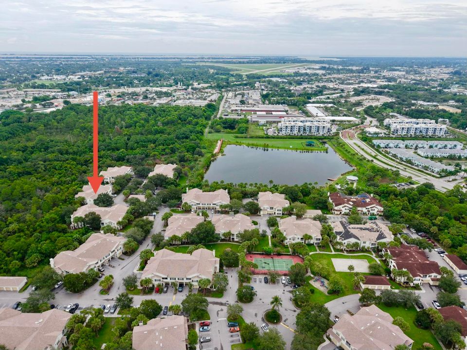 For Sale: $215,000 (1 beds, 1 baths, 775 Square Feet)