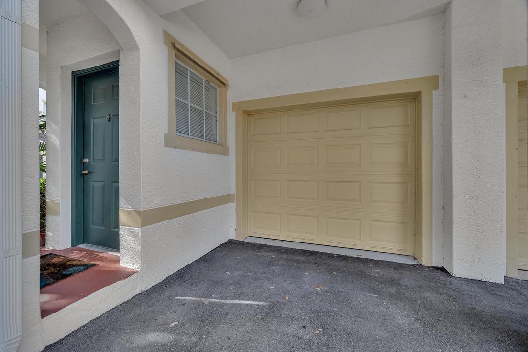 For Sale: $215,000 (1 beds, 1 baths, 775 Square Feet)