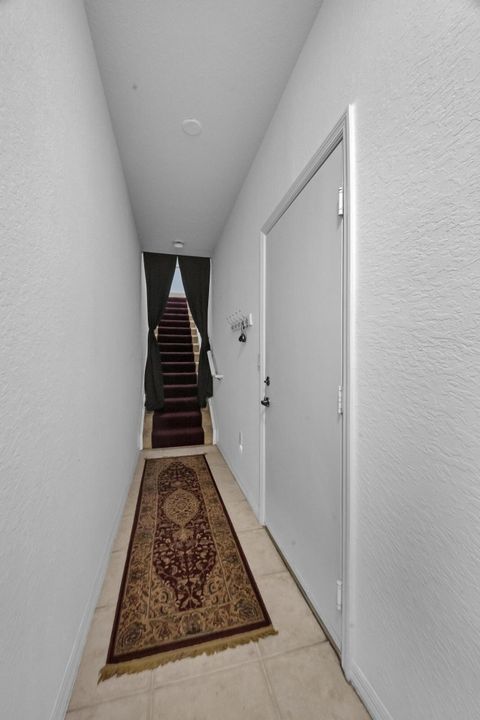 For Sale: $215,000 (1 beds, 1 baths, 775 Square Feet)