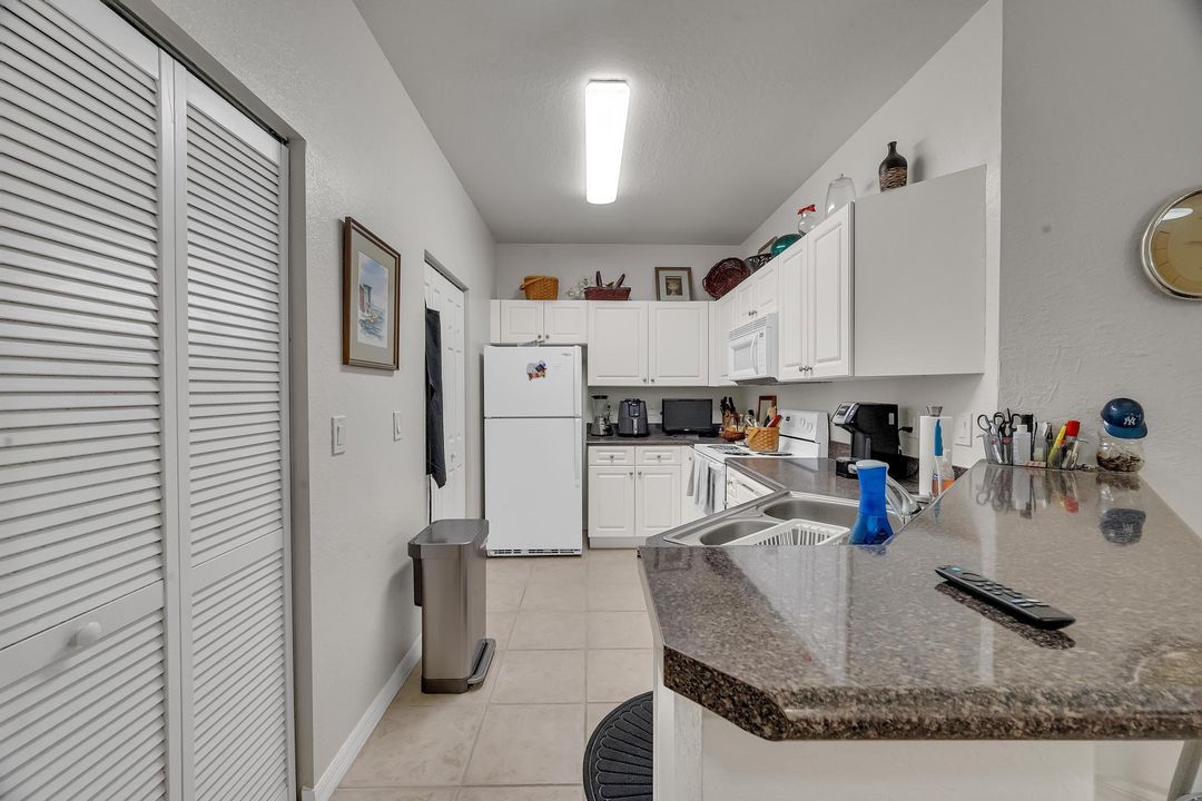 For Sale: $215,000 (1 beds, 1 baths, 775 Square Feet)