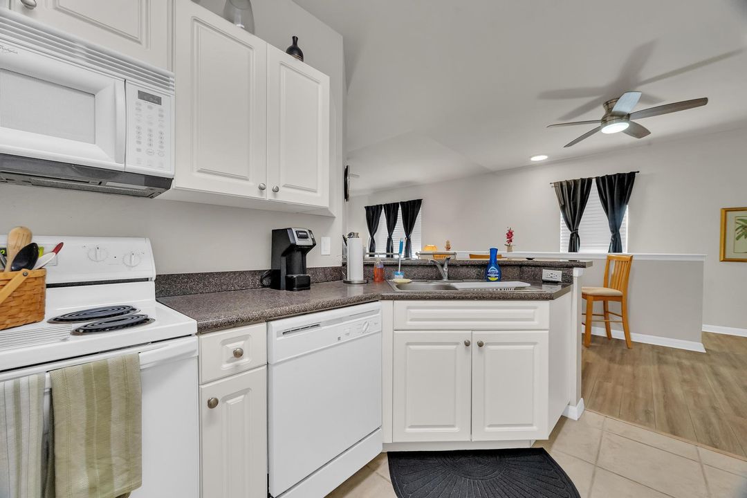 For Sale: $215,000 (1 beds, 1 baths, 775 Square Feet)