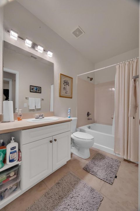 For Sale: $215,000 (1 beds, 1 baths, 775 Square Feet)