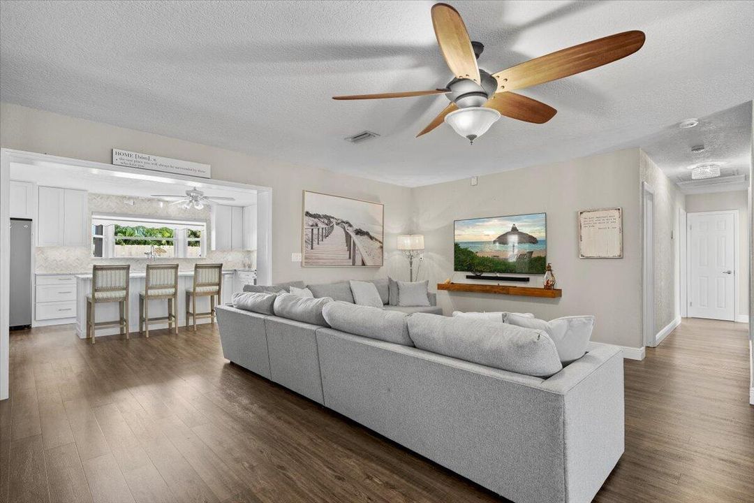 待售: $644,900 (4 贝兹, 3 浴室, 2423 平方英尺)