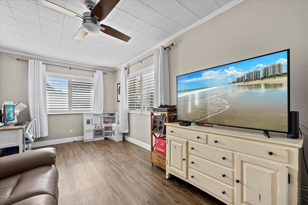 待售: $644,900 (4 贝兹, 3 浴室, 2423 平方英尺)