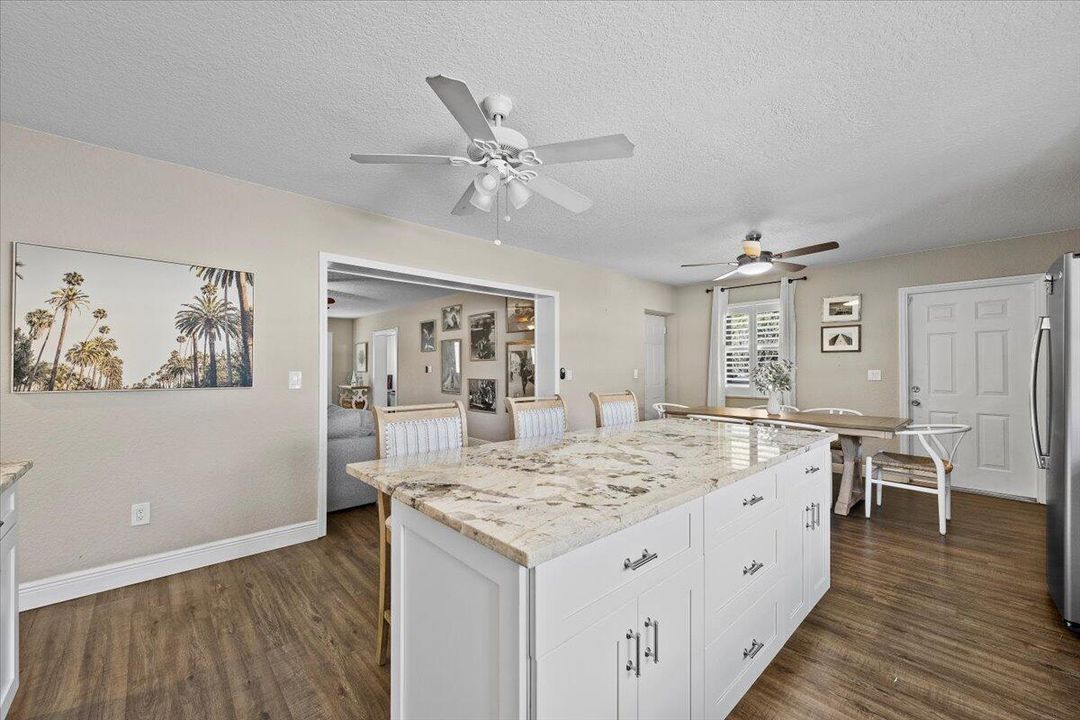 待售: $644,900 (4 贝兹, 3 浴室, 2423 平方英尺)