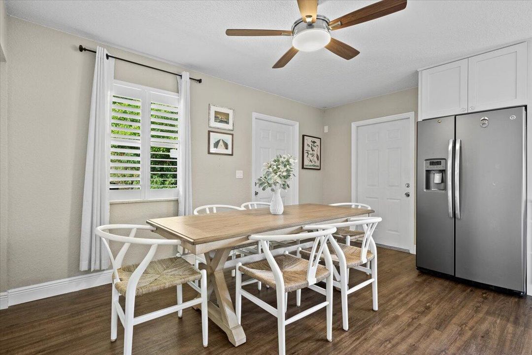 待售: $644,900 (4 贝兹, 3 浴室, 2423 平方英尺)