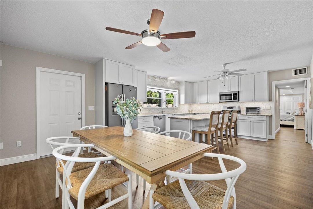 待售: $644,900 (4 贝兹, 3 浴室, 2423 平方英尺)