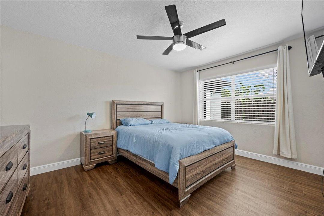 待售: $644,900 (4 贝兹, 3 浴室, 2423 平方英尺)