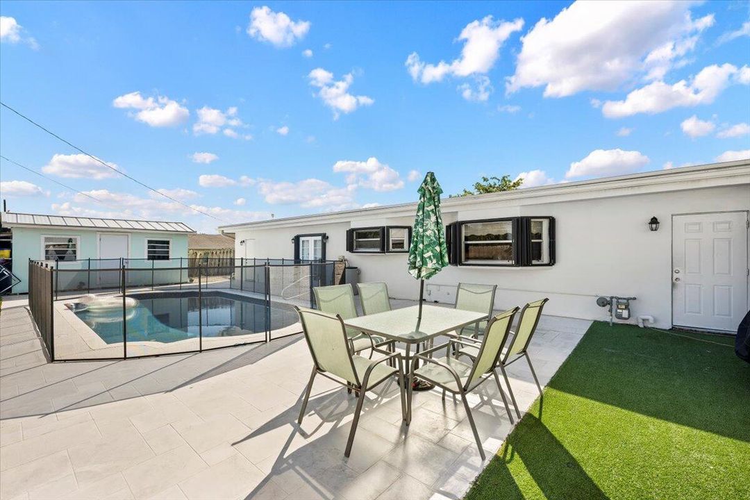 待售: $644,900 (4 贝兹, 3 浴室, 2423 平方英尺)