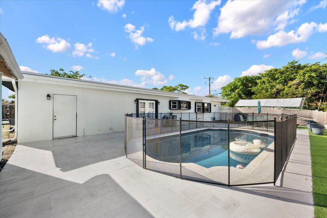 待售: $644,900 (4 贝兹, 3 浴室, 2423 平方英尺)